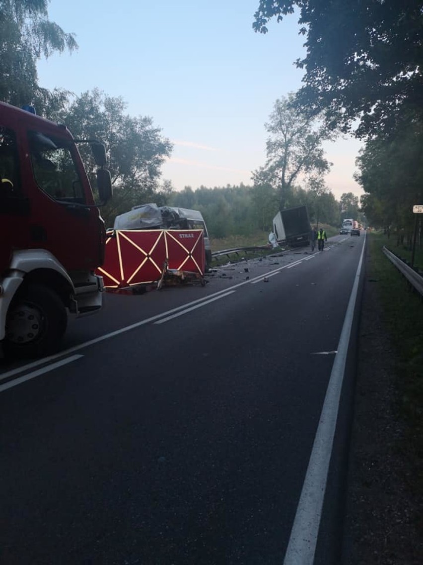 Śmiertelny wypadek na DK19. Ciężarówka zderzyła się z busem. Zginęli dwaj kierowcy (zdjęcia) 12.09.2019