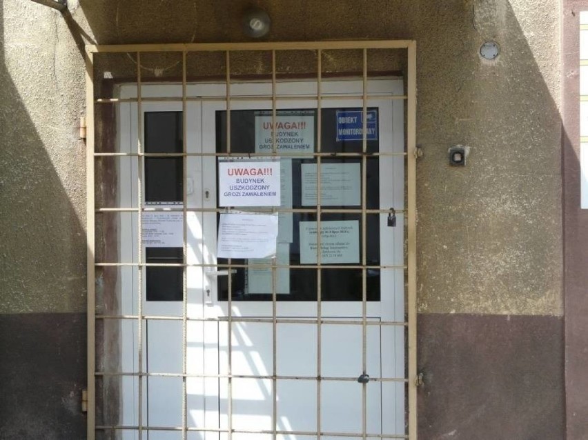 Pabianice. Po pęknięciu ścian budynku wydziały Urzędu Miejskiego w Pabianicach wróciły na swoje miejsca