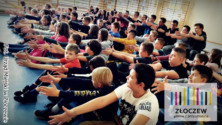 Trwają obchody 50-lecia Szkoły Podstawowej w Złoczewie. Pokazy Centrum Nauki Kopernik ZDJĘCIA