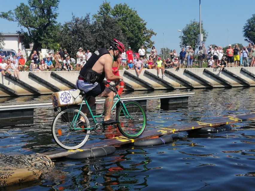 Już w sobotę pojadą rowerem po wodzie. To najbardziej zakręcone zawody w Kołobrzegu