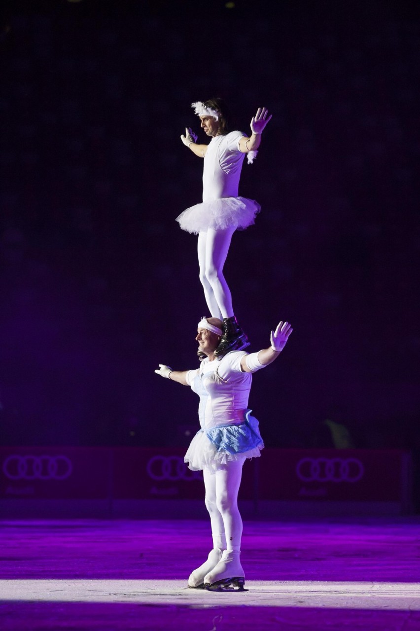 Kings on Ice. Popis łyżwiarskich umiejętności na Stadionie...