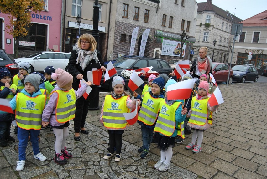 Dzieci z przedszkola nr 3 w Kościanie świętują niepodległość ZDJĘCIA 