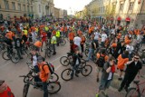 Wielki przejazd rowerzystów-ekologów przez centrum Warszawy. "Nie chcemy skończyć jak dinozaury" 