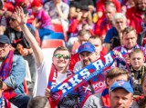 Fani Rakowa Częstochowa podczas meczu z Ruchem Chorzów. Zobacz ZDJĘCIA z pełnego stadionu na "Limance"