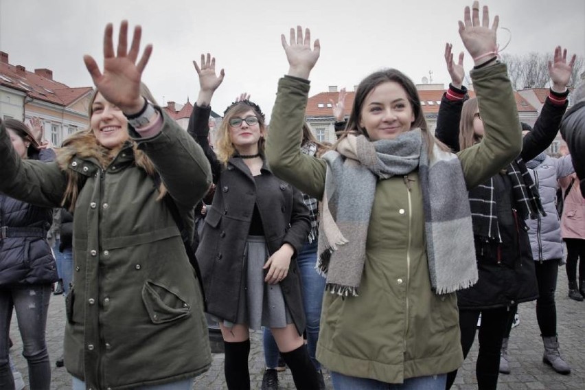 Koninianki zatańczą 14 lutego , by sprzeciwić się przemocy . Nazywam Się Miliard . One Billion Rising  