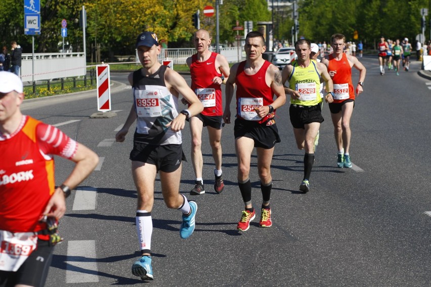 Orlen Warsaw Marathon 2018. Zdjęcia z biegu. Tysiące...