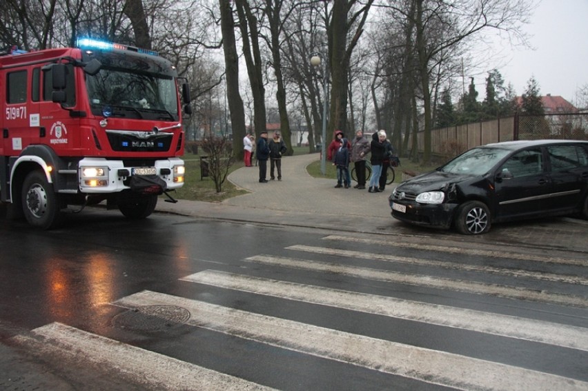 Międzybórz: Wpadła w poślizg i ścięła lampę