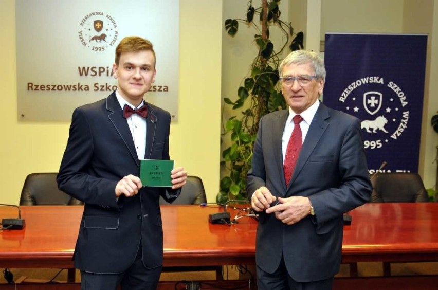 Jan Sobuś został pierwszym uczniem – studentem WSPiA Rzeszowskiej Szkoły Wyższej
