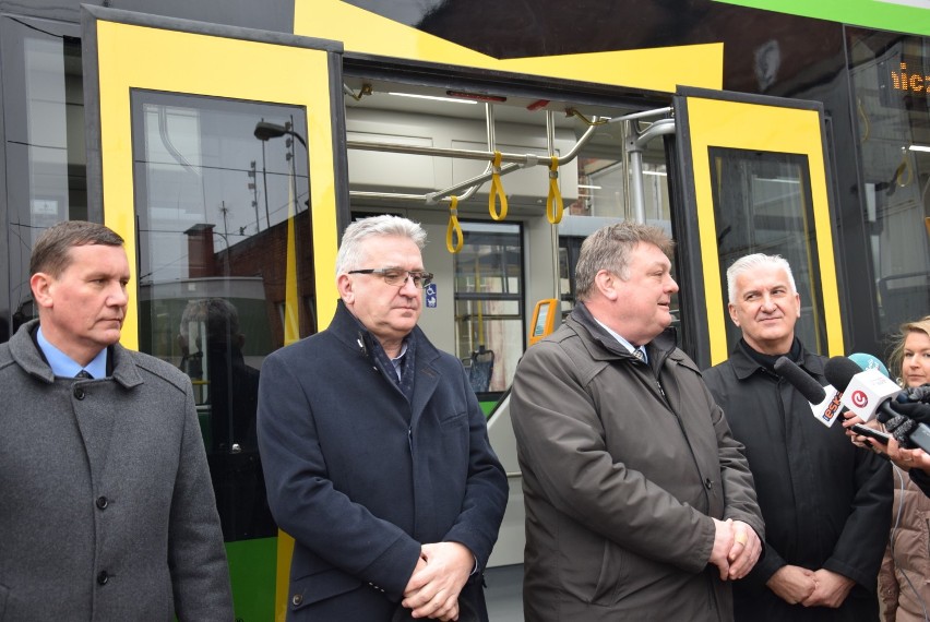 Nowe tramwaje trafiły do Elbląga. Mogą wyjechać na tory już w lutym