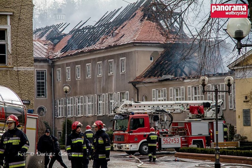 Pożar w Szczawnie-Zdroju. Szacowanie zniszczeń.[ZDJĘCIA i FILM]