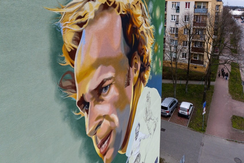 Upamiętnienie legendy polskiego futbolu: Odsłonięcie muralu Grzegorza Laty w Mielcu