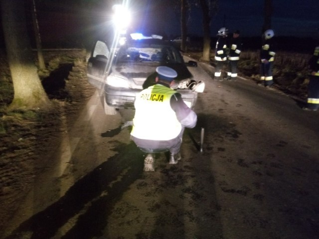 Wypadek pod Mościejewem - kobieta wraz z dzieckiem trafiła do szpitala po tym, jak samochodem uderzyła w drzewo.

Tragiczny wypadek autokaru na zboczu gór w Peru. Nie żyje 35 osób, 20 pasażerów jest rannych

