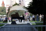 Plenerowy koncert pianistyczny „Posłuchajcie Chopina”. Muzyka klasyczna zabrzmi w niedzielę na Placu Powstańców Wielkopolskich w Legnicy