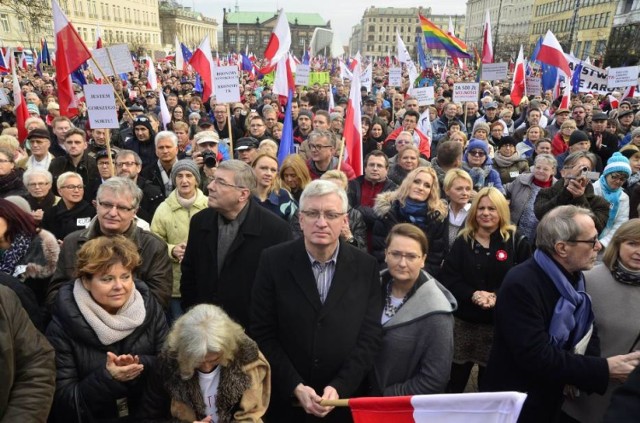 Komitet Obrony Demokracji znów wyszedł na ulice w całej Polsce, w tym również w Poznaniu.

CZYTAJ WIĘCEJ: KOD znów manifestował na pl. Wolności