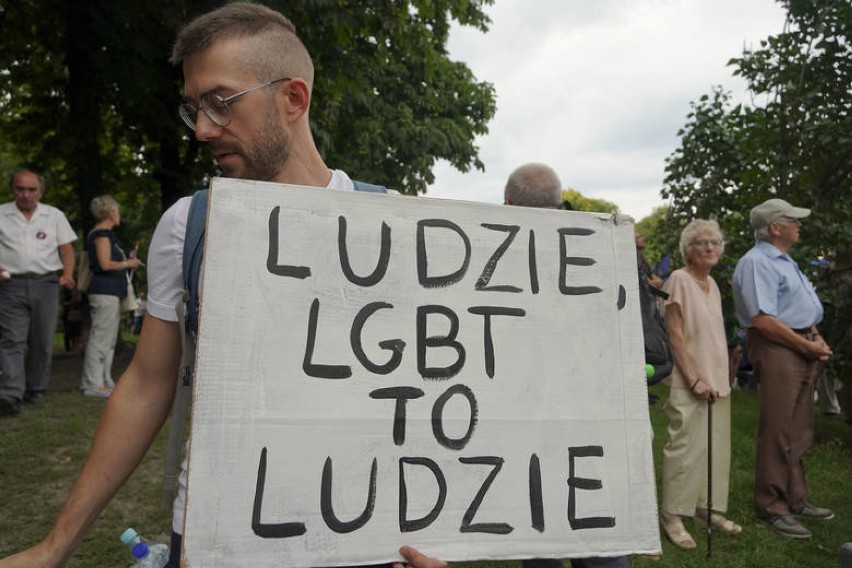 #JestemLGBT: W akcji na Twitterze Polacy udowadniają, że nie wstydzą się swojej orientacji 