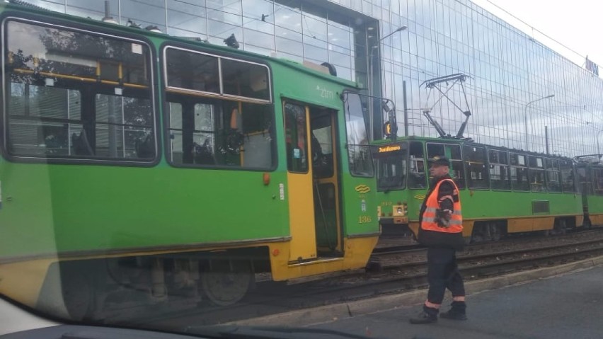 Awaria spowodowała wstrzymanie ruchu tramwajowego.