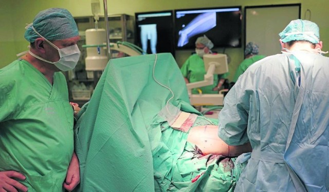 Poznański szpital im. W. Degi od wielu lat przeprowadza innowacyjne operacje wydłużenia kończyn.
