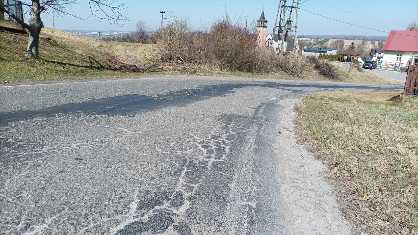 Droga powiatowa w Gierczycach jest w fatalnym stanie,...