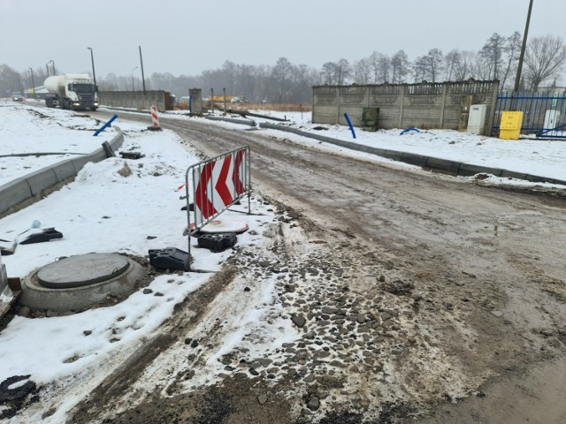 To był pracowity rok dla Miejskiego Zarządu Dróg w Toruniu. Powstały nowe drogi, chodniki i miejsca parkingowe. Wykonano także większość prac na moście im. Józefa Piłsudskiego. Które inwestycje już się zakończyły, a które jeszcze trwają? Oto podsumowanie 2021 roku okiem drogowców.