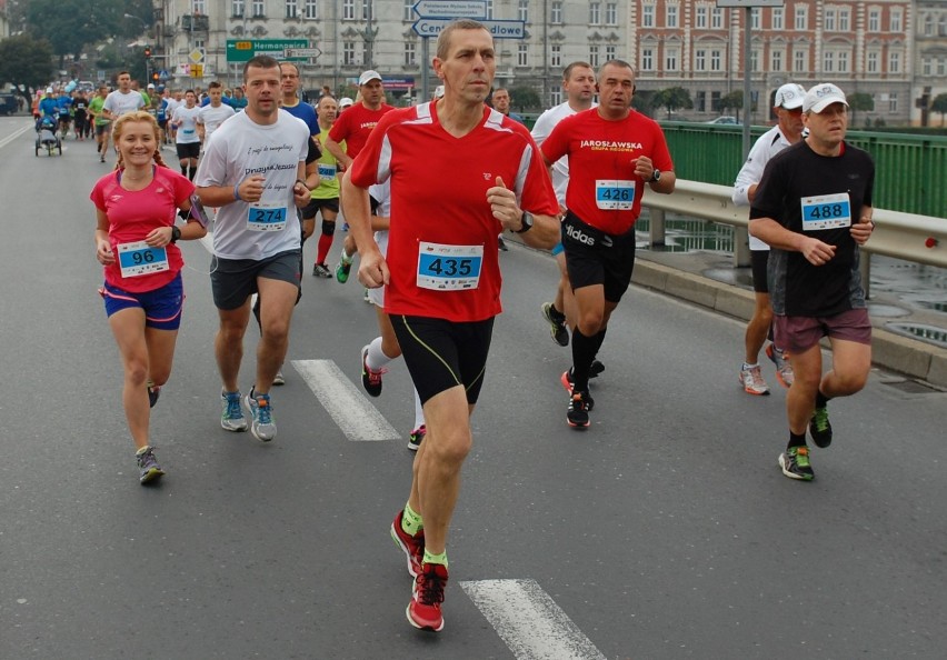 10 kilometrów najszybciej przebiegł Szymon Kulka....