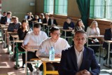Maturzyści rozpoczęli egzamin z języka polskiego. Z aparatem byliśmy w ZSZiO w Kartuzach