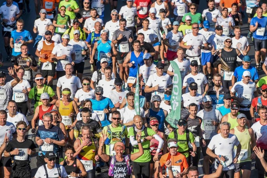 Punktualnie o godz. 9 rozpoczął się 19. PKO Poznań Maraton....