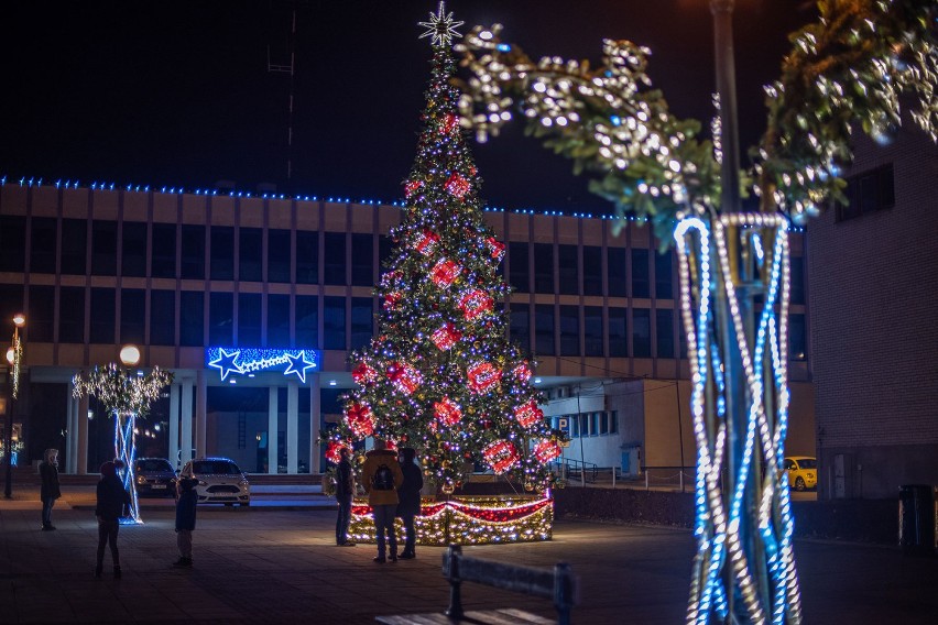 Puławy w pełnej gotowości na święta! Iluminacje ozdobiły centrum miasta 