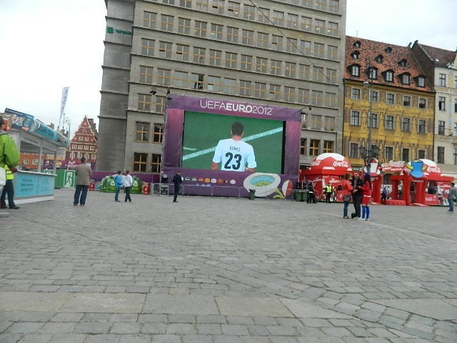Wrocław: Czwartek w fanstrefie na Rynku (ZDJĘCIA)