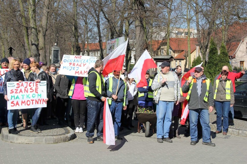KIS Międzychód - protest przed Urzędem Miasta i Gminy w...