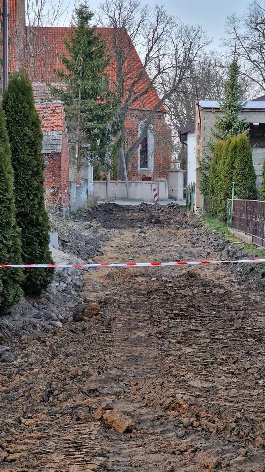 Gmina Wągrowiec. Trwają prace związane z wymianą wodociągu i budową kanalizacji w Łeknie. Są utrudnienia! 