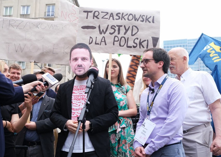 Warszawa protestuje przeciwko polityce ratusza. "Stop szalonym pomysłom Rafała Trzaskowskiego"