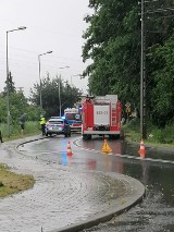 Wypadek w Rydułtowach. Opel "ściął" słup na ulicy Strzody