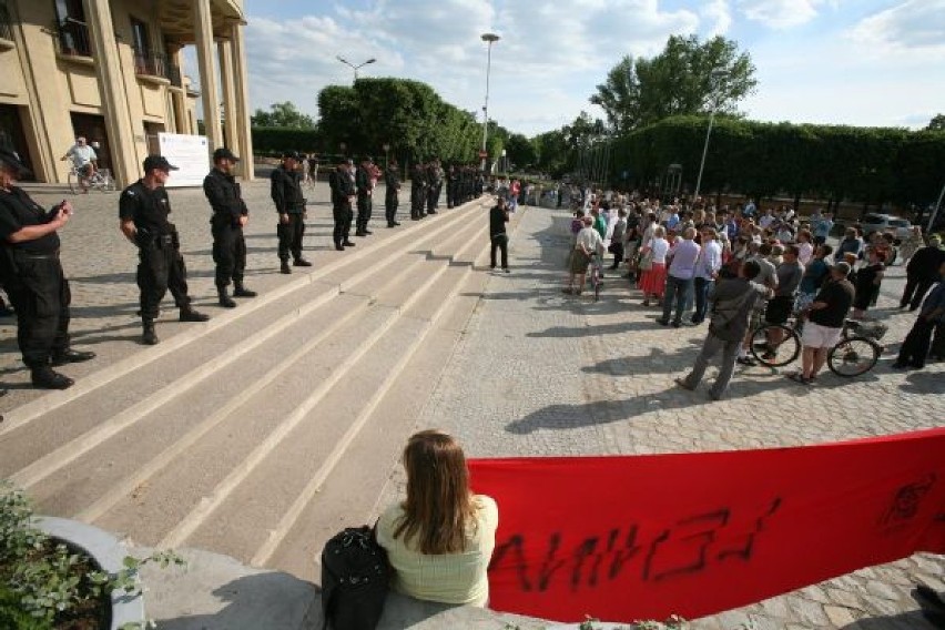 Protest przeciwko wizycie Komorowskiego, Sikorskiego i...