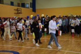 Tarnów. Serdeczne powitanie ukraińskich uczniów w Szkole Podstawowej nr 8 w Tarnowie. Były występy i brawa dla małych uchodźców [ZDJĘCIE]