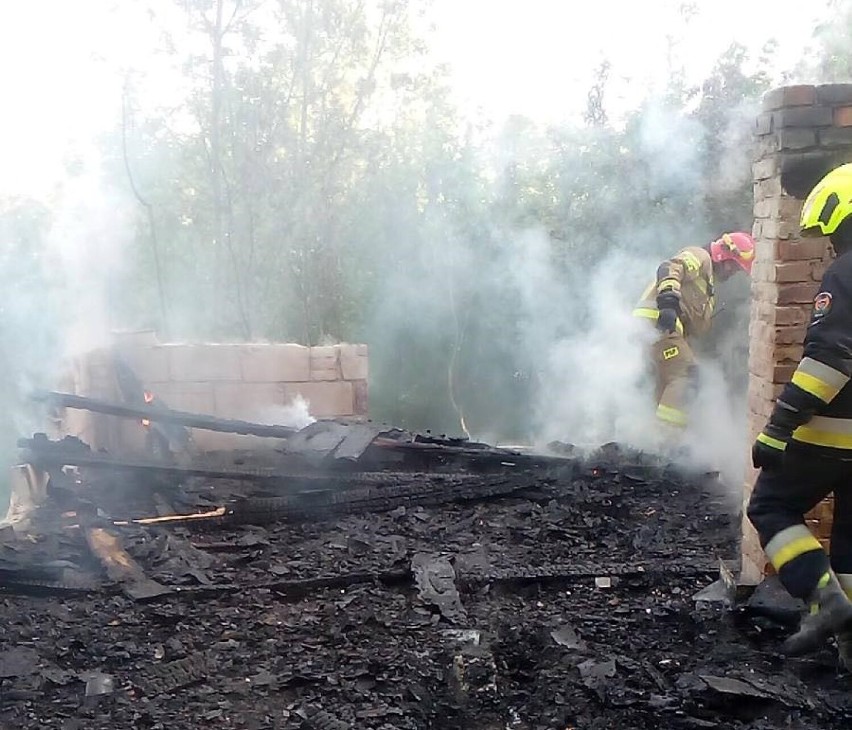 W Chełmnie palił się pustostan na ul. Dworzyska