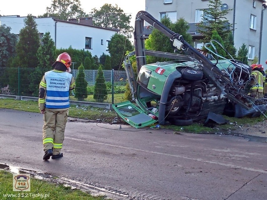 Wypadek w Imielinie. Samochód, który dachował zatrzymał się...