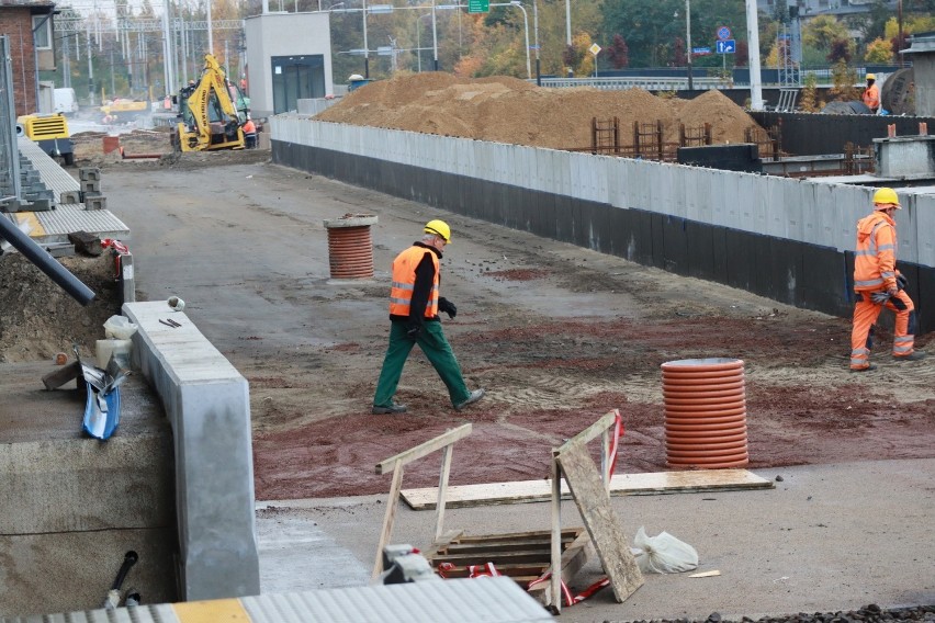 Dworzec Kaliski z nowymi peronami. Niebawem będą zejścia na al. Bandurskiego