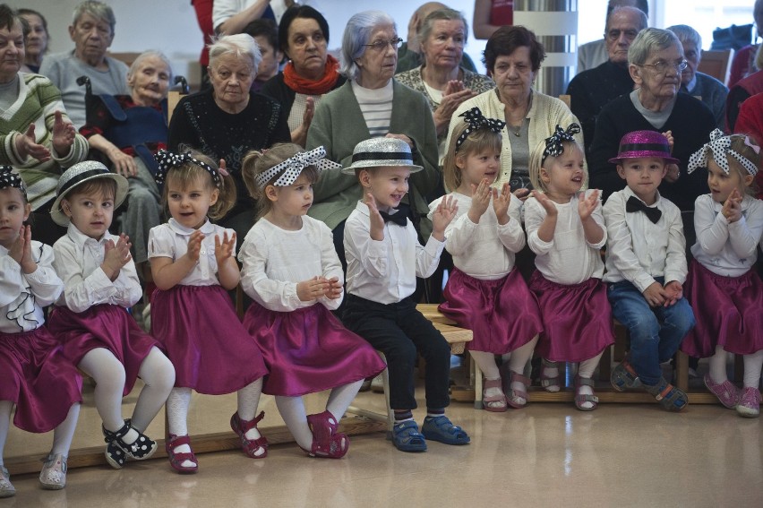 Dnia Babci i Dziadka w Domu Pomocy Społecznej w Koszalinie [ZDJĘCIA]