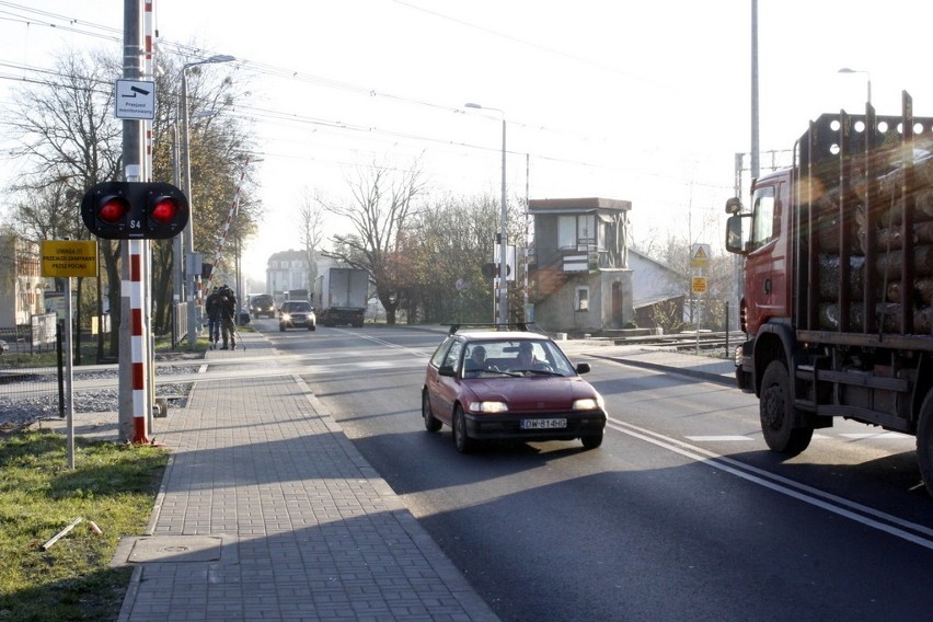 Wrocław, kierowcy łamią przepisy na przejazdach kolejowych