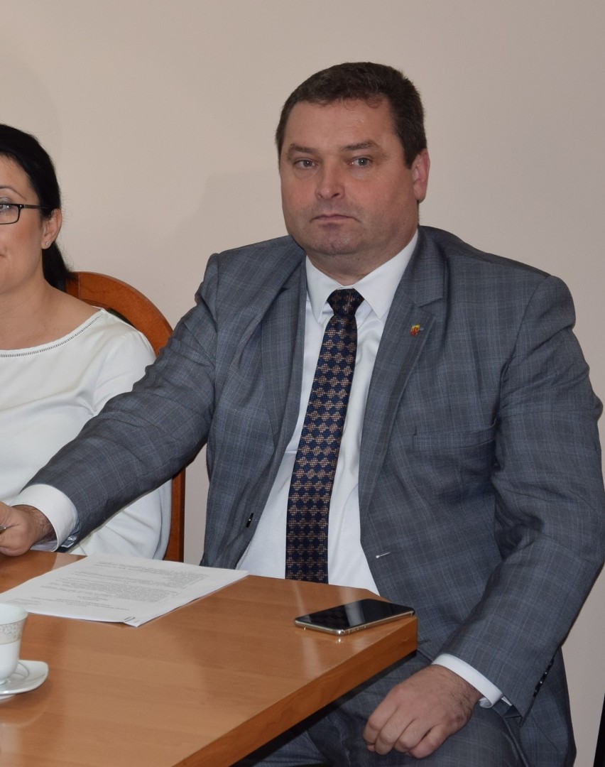 - Członków komisji będą zgłaszać komitety, więc to ich problem - mówi Rafał Drab, burmistrz Działoszyna