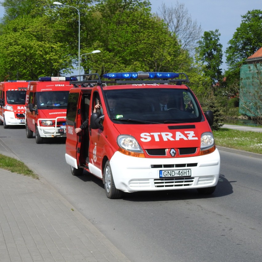Wozy strażackie przejechały przez miasto.Parada zakończyła się  mszą w Lubieszewie/ZDJĘCIA,VIDEO