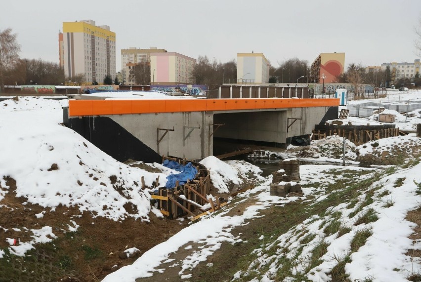 Budowa trzeciego odcinka trasy N-S w Radomiu. Mimo pogody prace nie zwalniają. Zobacz postęp