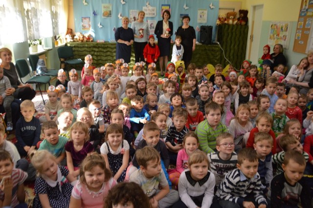 Bełchatów: akcja "Cała Polska czyta dzieciom" w Przedszkolu Samorządowym nr 7