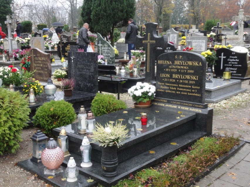 1 listopada na cmentarzu w Kartuzach