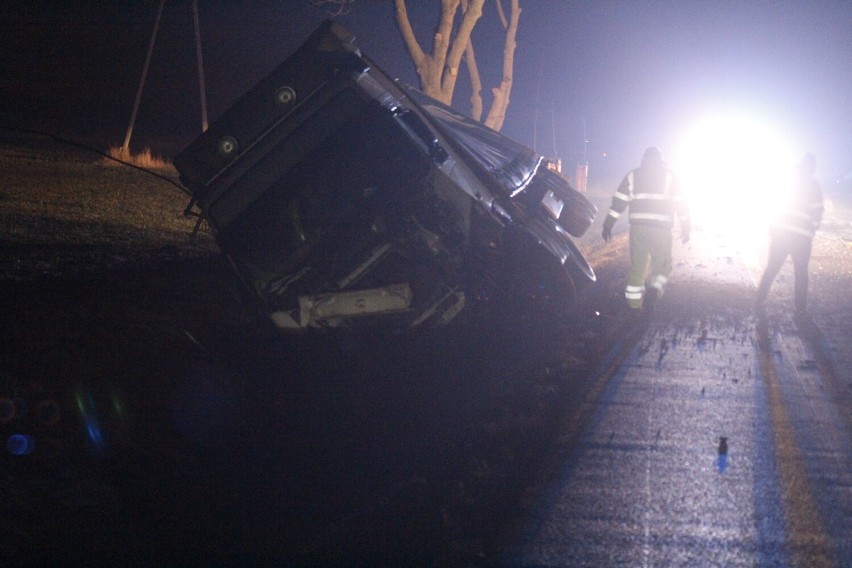 Tragiczny wypadek na DK 11 pomiędzy Koszutami i Kórnikiem. Zmarła jedna osoba