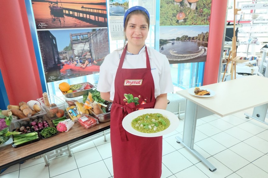 ZSRCKU Kościelec: Uczniowie na kursie kulinarnym Marcina Budynka
