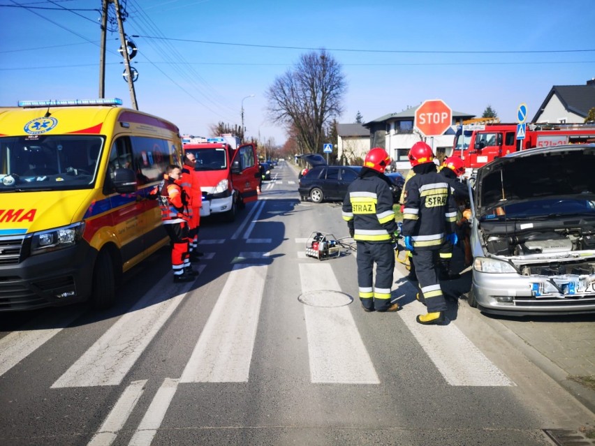 Wypadek na skrzyżowaniu Głównej i Sokolej w Zduńskiej Woli [zdjęcia]