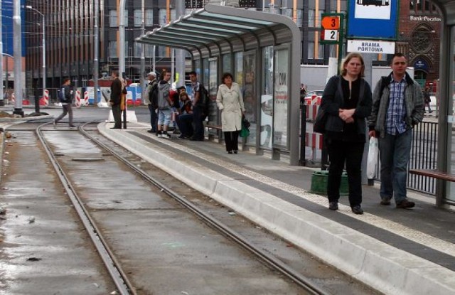 Sobotni podetap wiąże się z koniecznością wycofania na jeden dzień ruchu tramwajów przejeżdżających przez Bramę Portową.