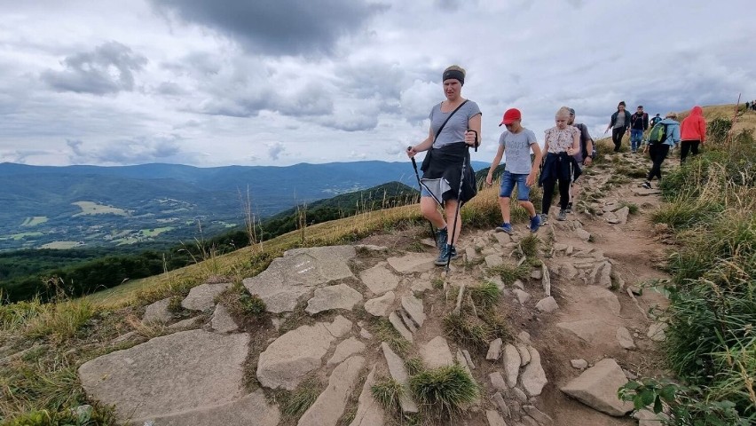 W Bieszczadach niektóre szlaki górskie śliskie. Przyjeżdża coraz więcej turystów