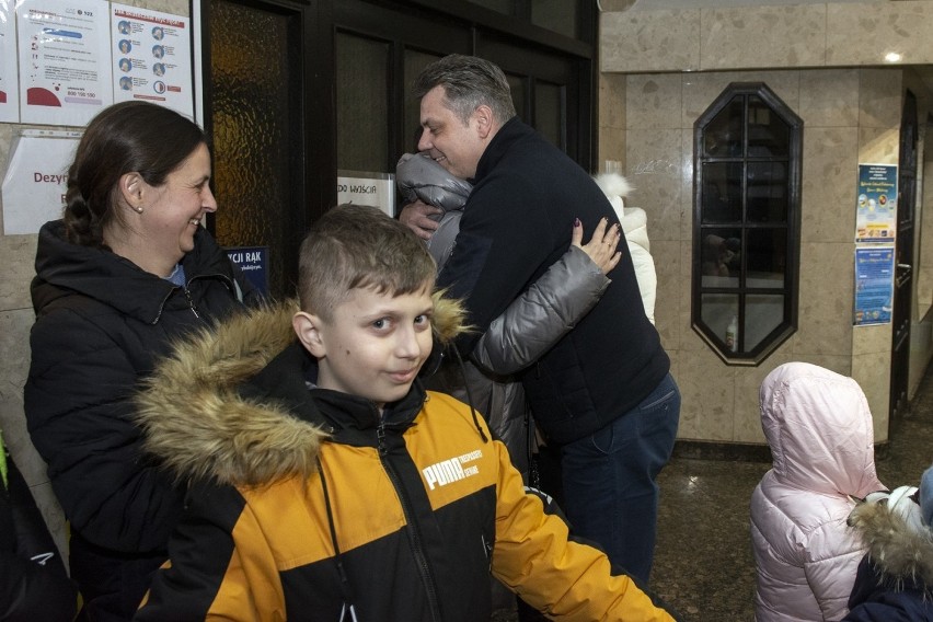 Do Bytomia dotarli pierwsi uchodźcy z Ukrainy. W drodze są...